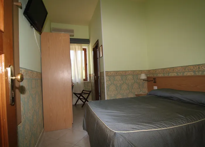 Отель Hotel Nice 3*