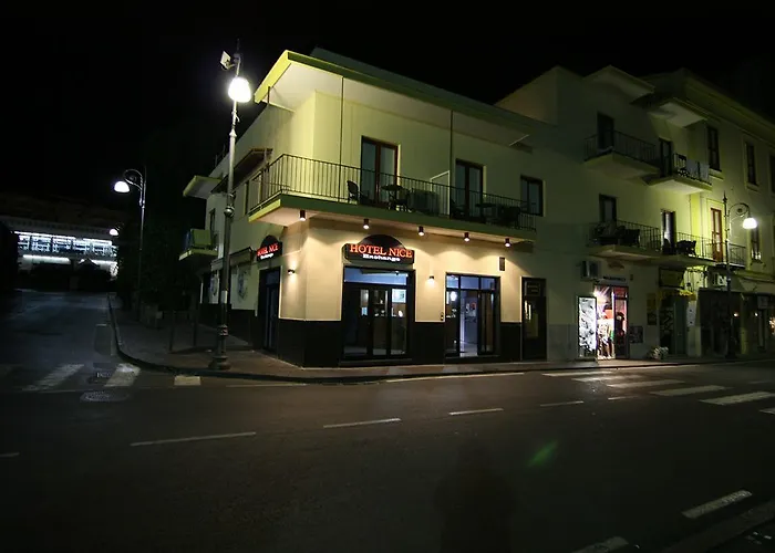 Hotel Nice Сорренто